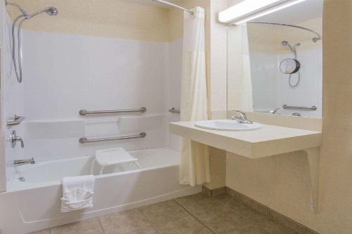 Days Inn by Wyndham Manitou Springs image 12