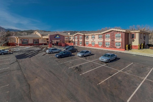 Days Inn by Wyndham Manitou Springs image 40