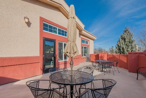 Days Inn by Wyndham Manitou Springs image 44